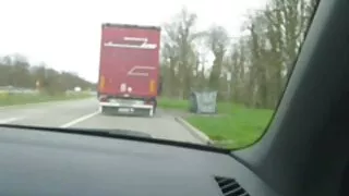 მეძავი fucks in ass და pussy ბიზნესმენები.