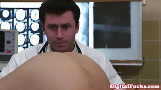 სტუმარი აკმაყოფილებს რეალტორს სექსით.