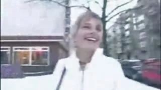 ქერა გარეშე შემდგომი საუბარი ჩაბარდა ბუჩქი ფული უცნობ კაცს.