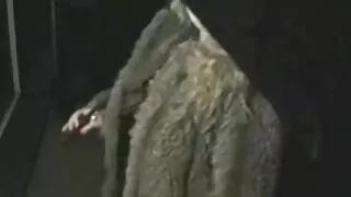 მან licks ყლე და ყლე.