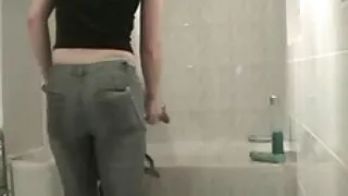 ქერა masturbates და cums.