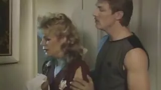 ბიჭი აქტიურად fucks გოგონა დიდი მამალი.