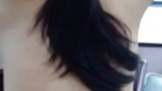 დედა sucks მეზობლის მამალი სამზარეულოში.